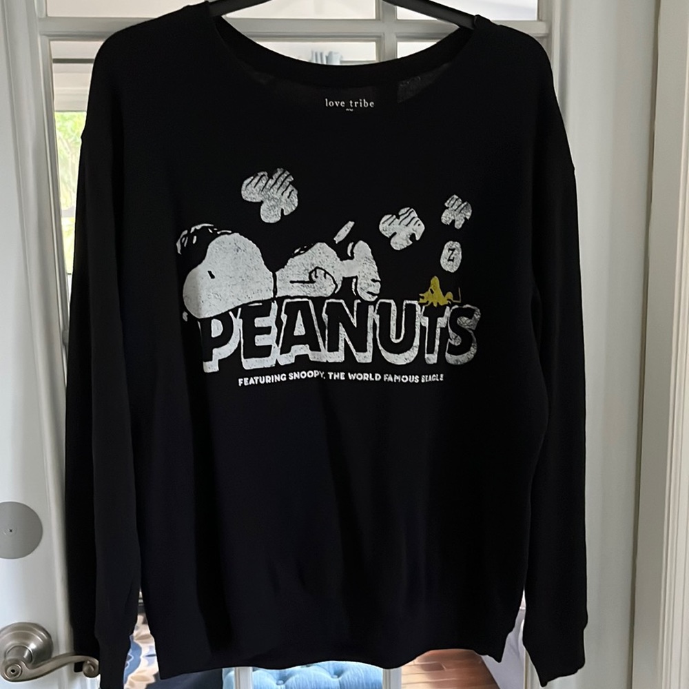 XL light weight sweatshirt featuring Snoopy/Woodstock.  Never worn but no tags